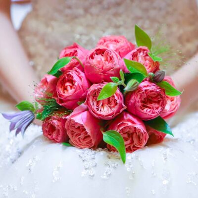 Букет невесты из 13 пионовидных роз