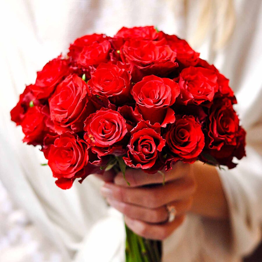 Букет невесты из 35 красных роз
