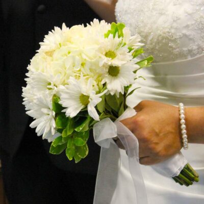 Букет невесты из гортензии и хризантемы