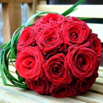 Букет невесты из красных российских роз