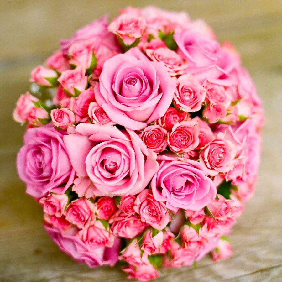 Букет невесты из кустовых роз и роз 50 см