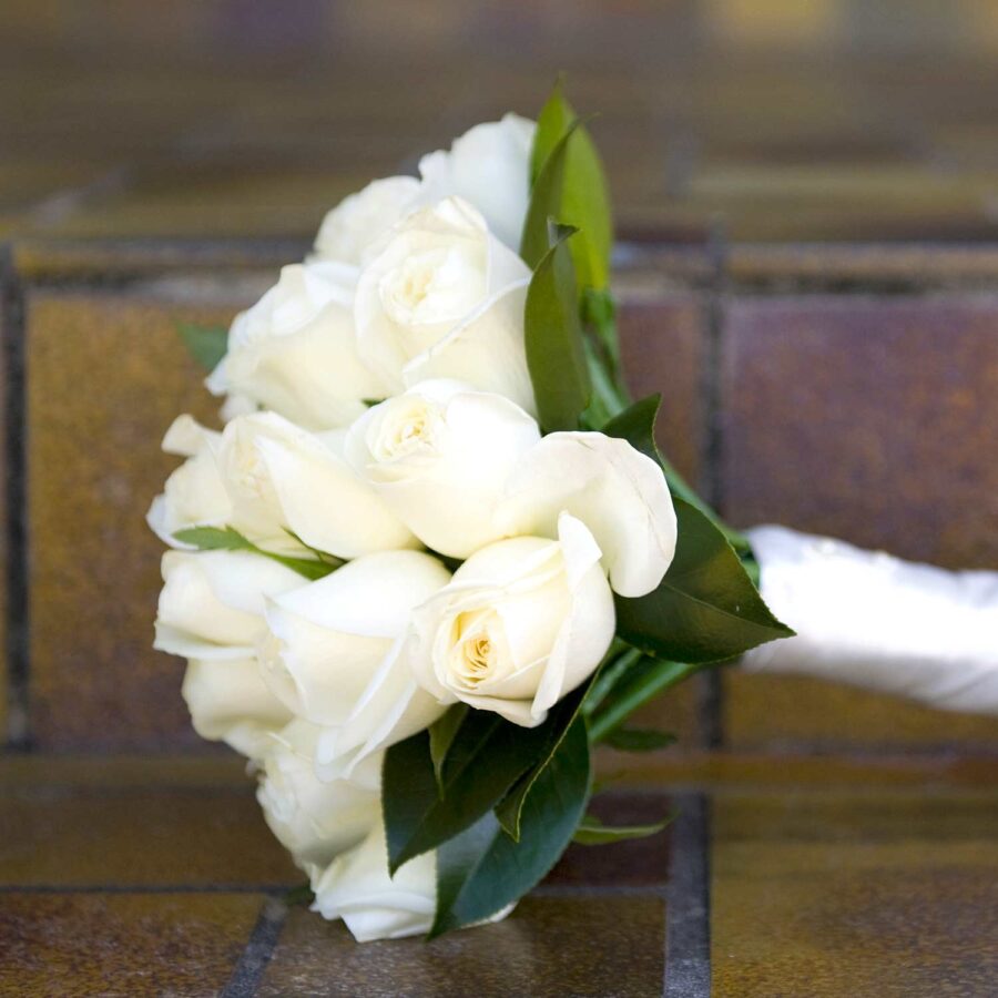 Букет невесты из голландских белых роз