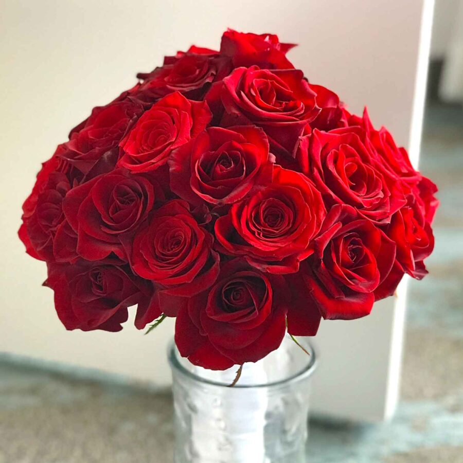 Букет невесты из 35 красных роз 40 см
