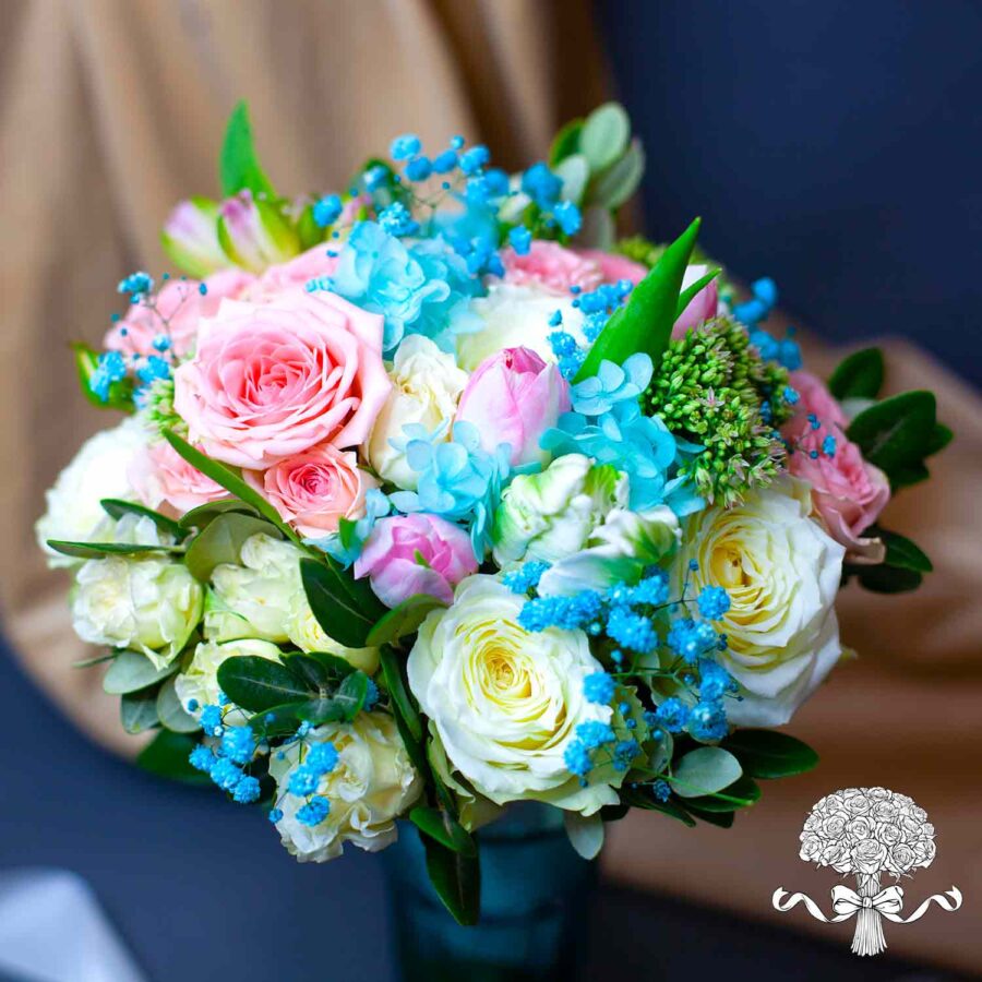 Букет невесты из роз, гортензии и тюльпанов