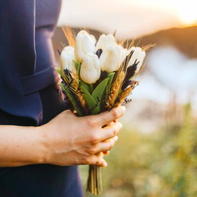 Букет невесты из тюльпанов и сухоцветов