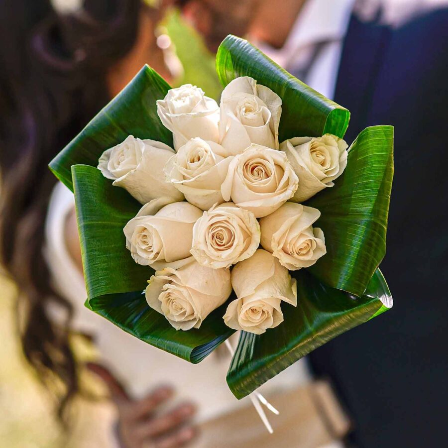 Букет невесты из 11 белых роз