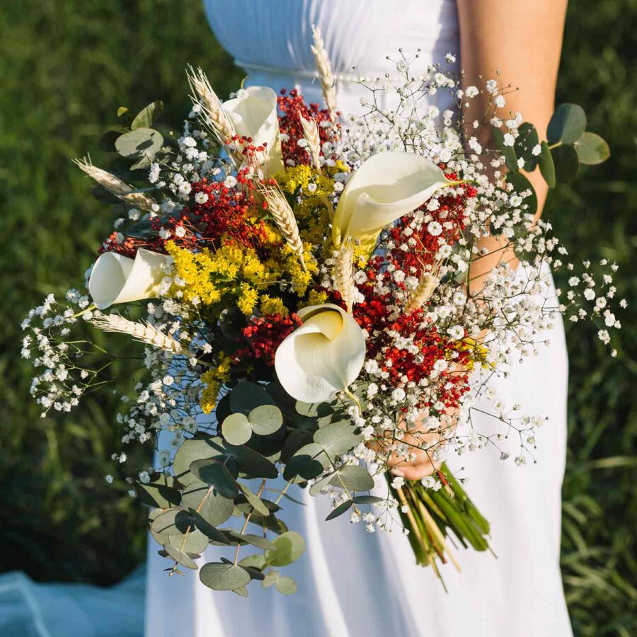 Букет невесты из калл и сухоцветов