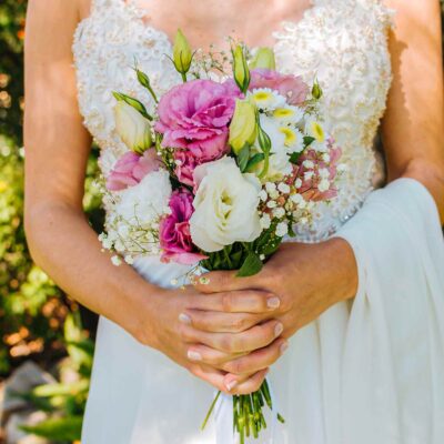 Букет невесты из эустом и хризантем