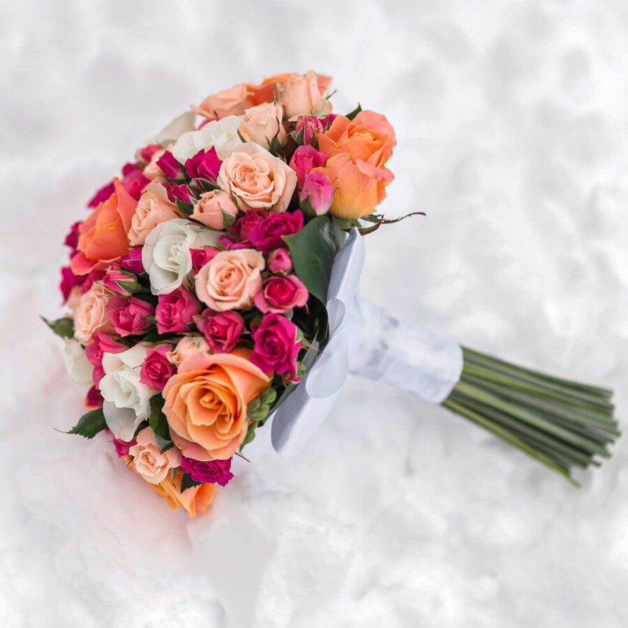 Букет невесты из поштучных и кустовых роз