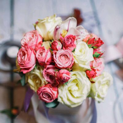 Букет невесты из роз и одного тюльпана